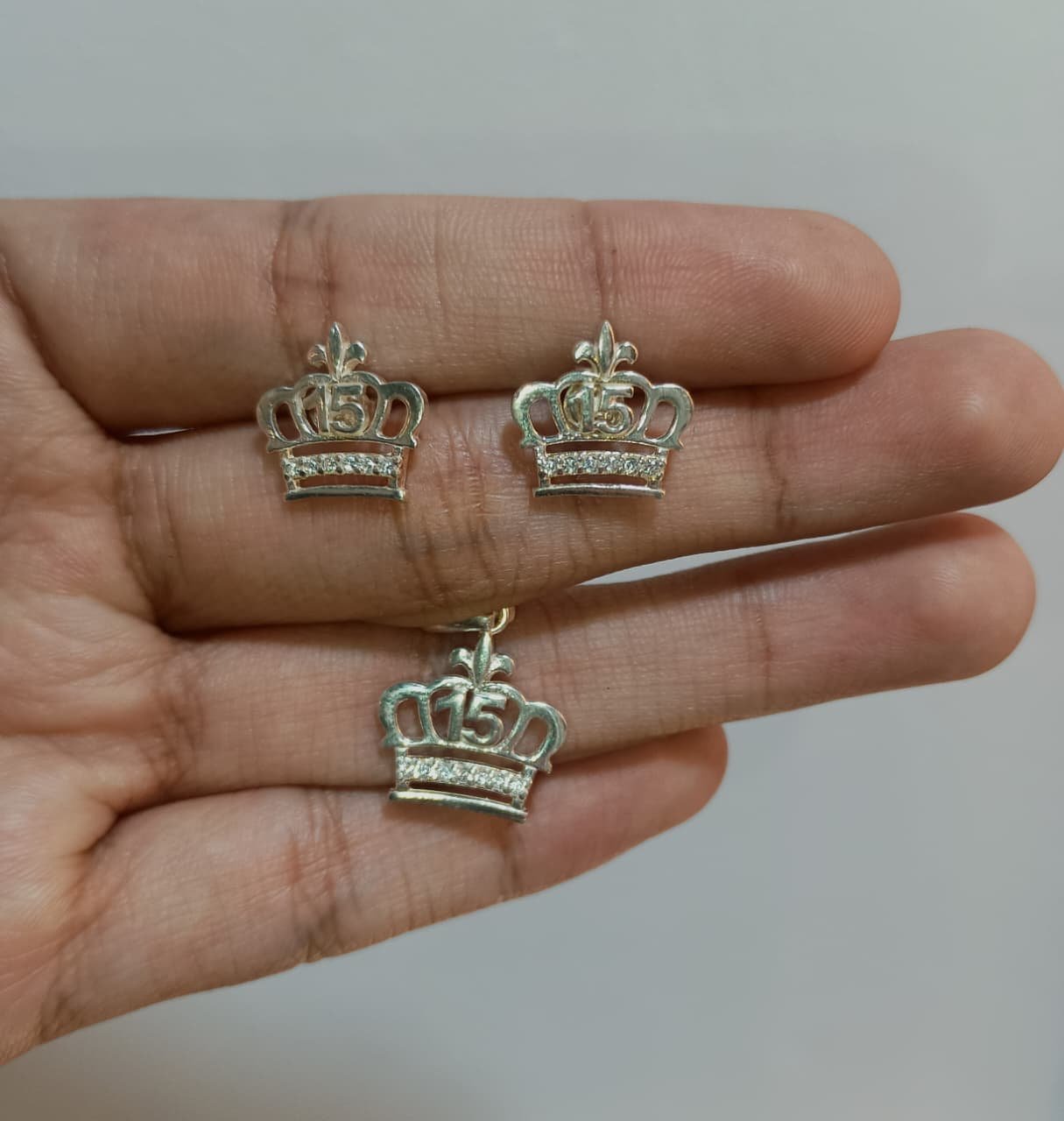 JUEGO DE 15 AÑOS ESTILO CORONA 