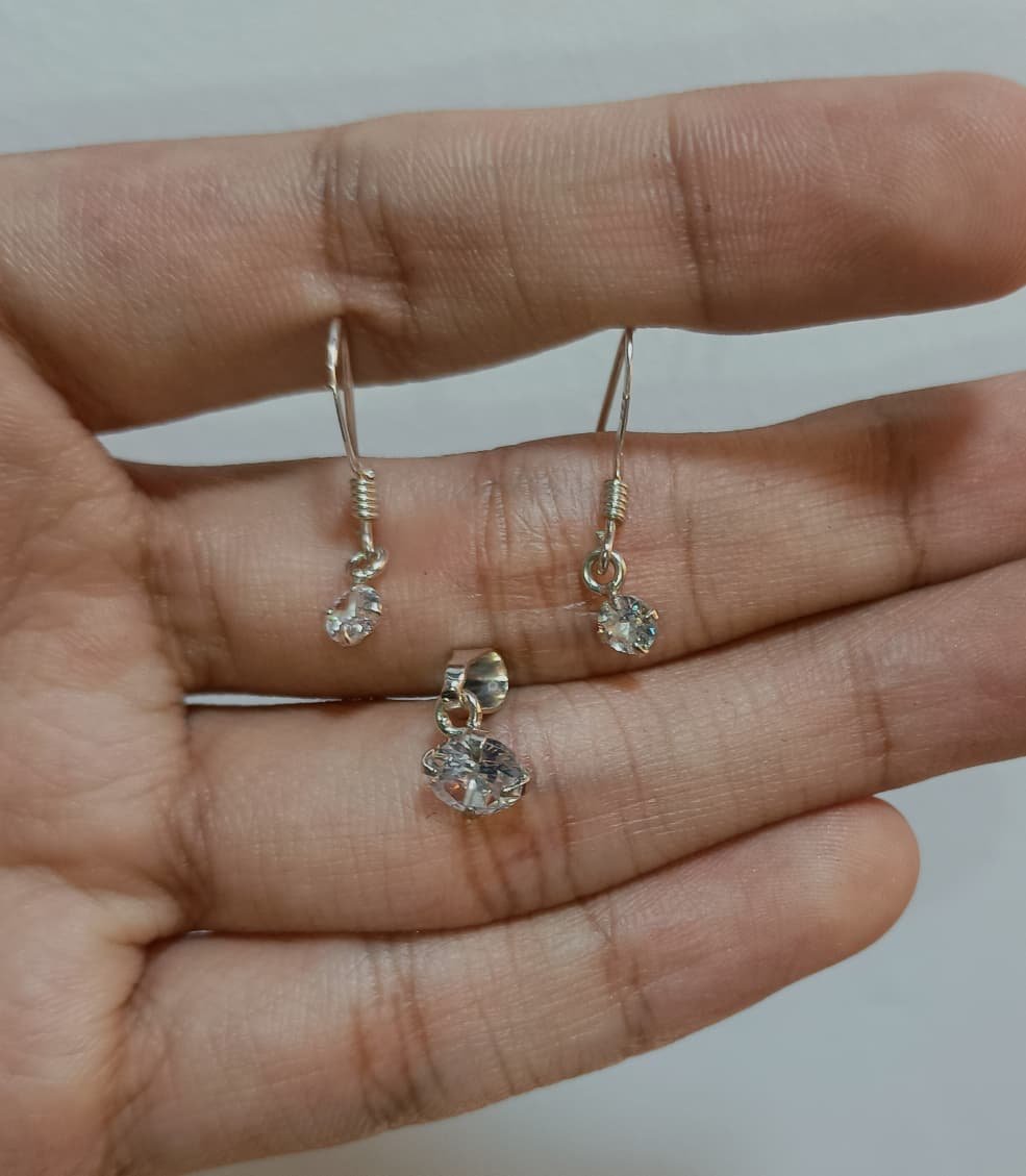 JUEGO CASUAL DE PIEDRA BLANCA