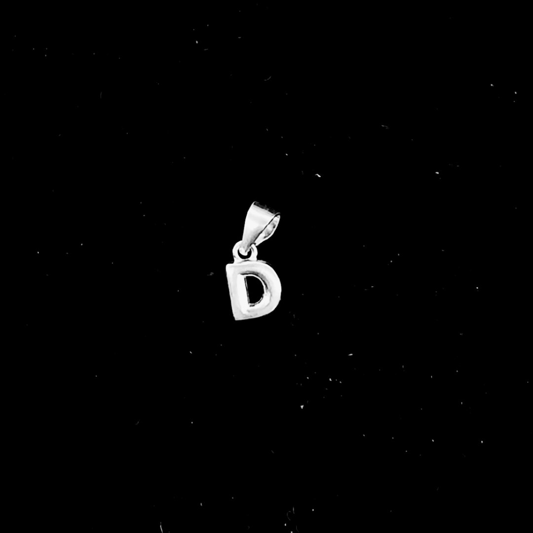 DIJE LETRA "D" ESTILO LISO