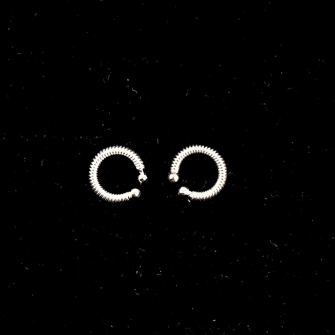 EAR CLIPS ESTILO ENTORCHADOS