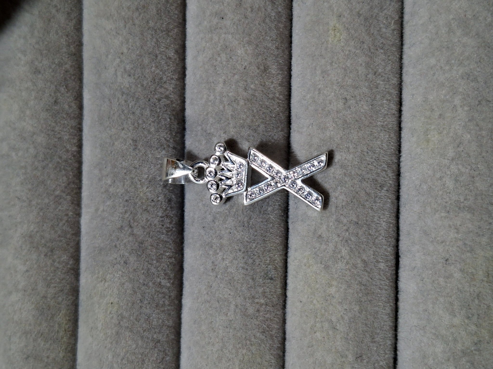 DIJE LETRA "X" CORONA 