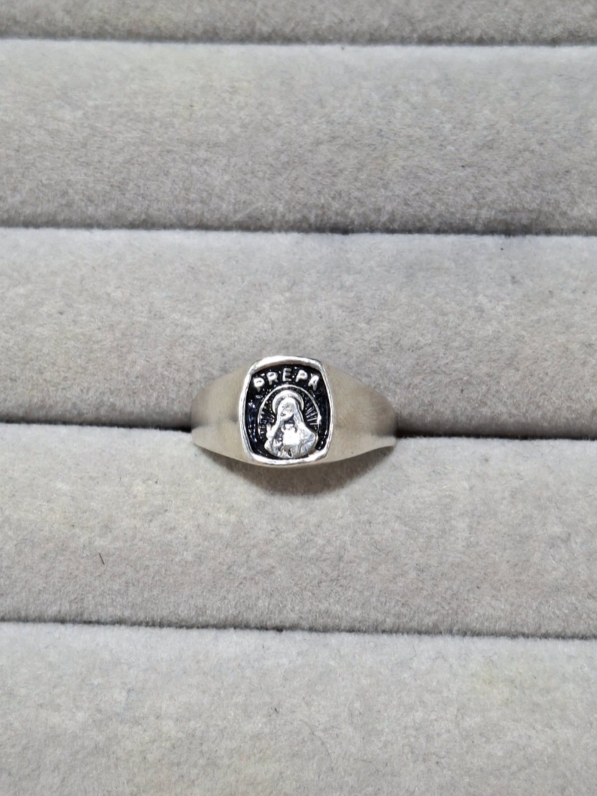 ANILLO PREPA ESTILO RELIGIOSO 