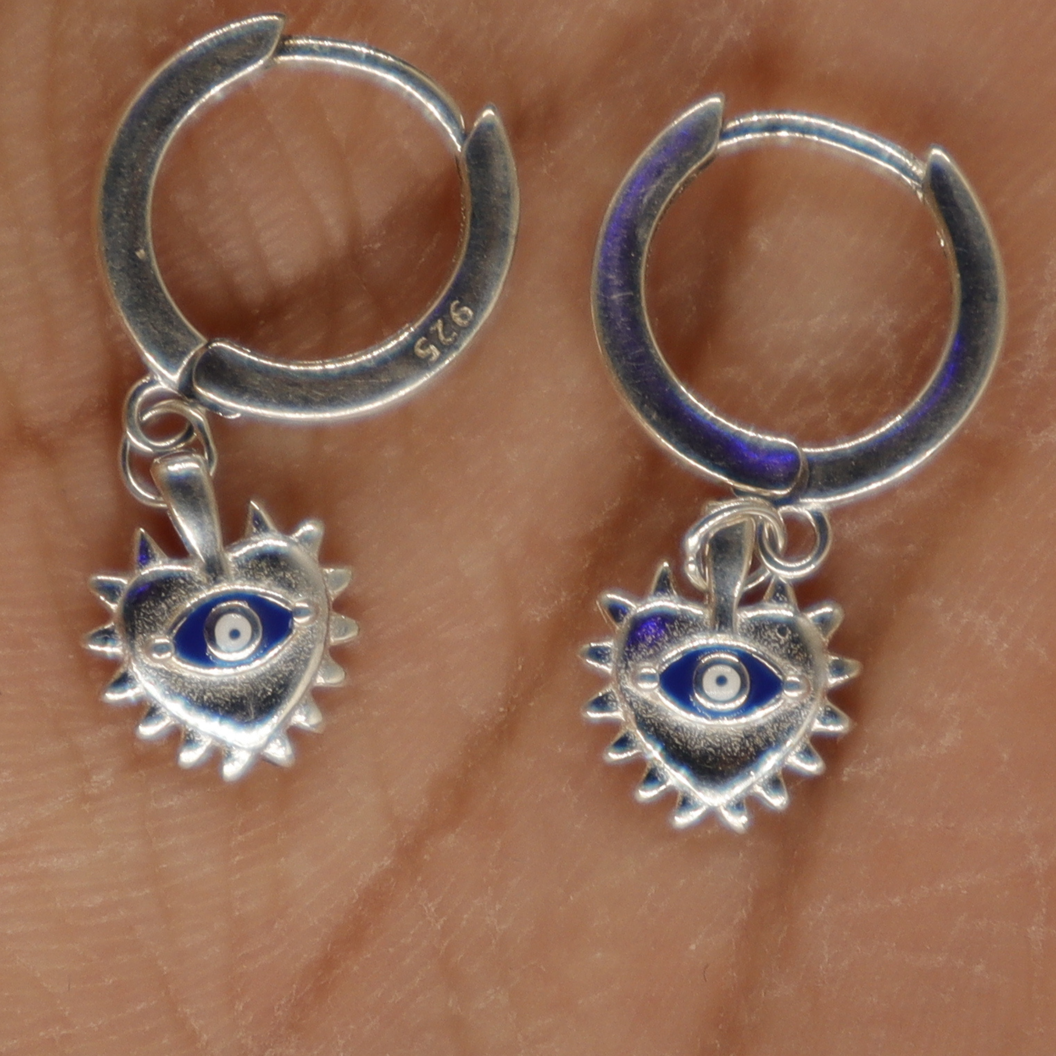 HUGGIES OJO TURCO CORAZON