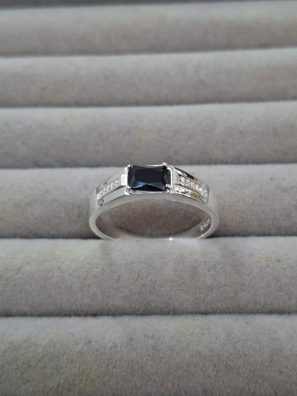 ANILLO NEGRO