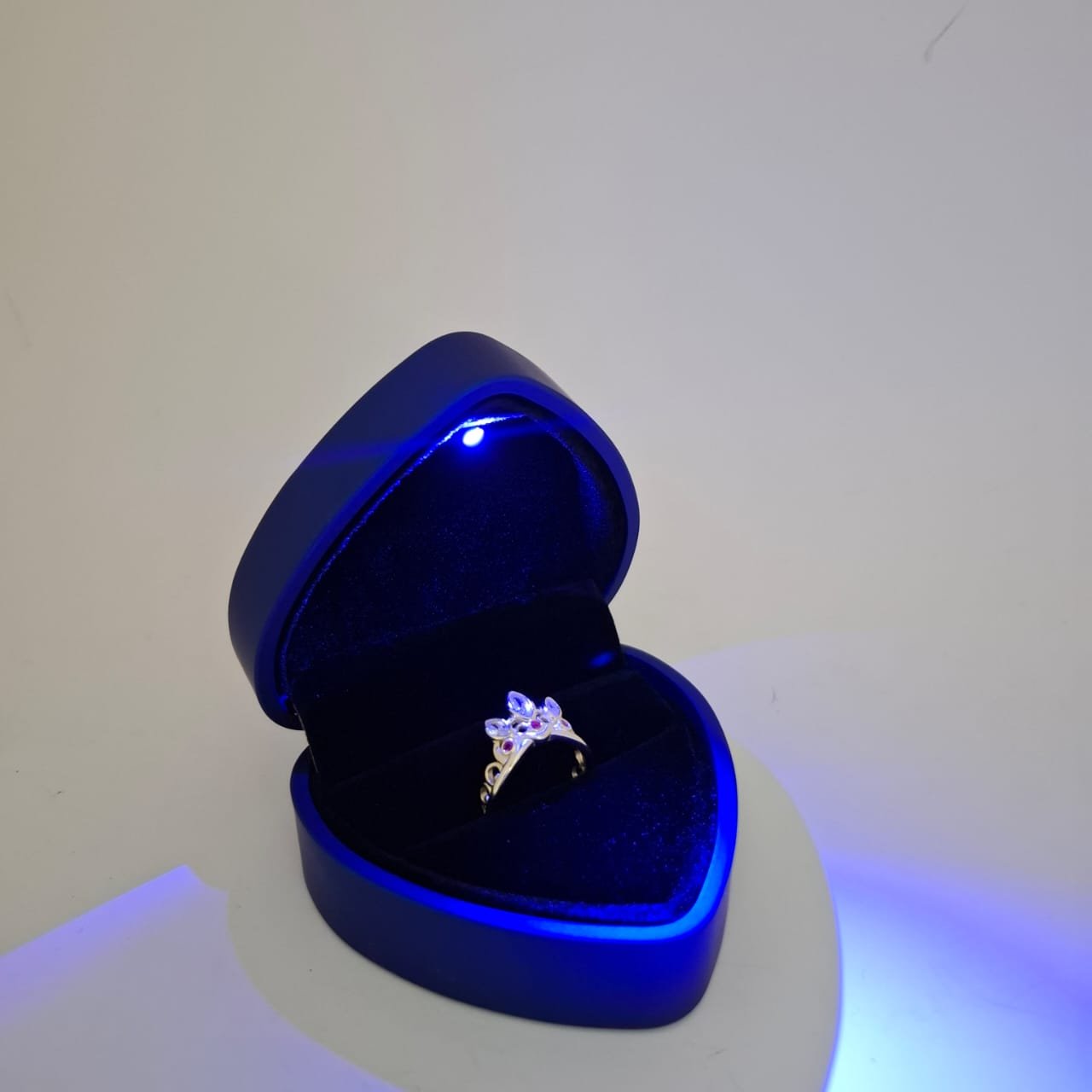 ESTUCHE JOYAS CORAZON LUZ 6X7CM