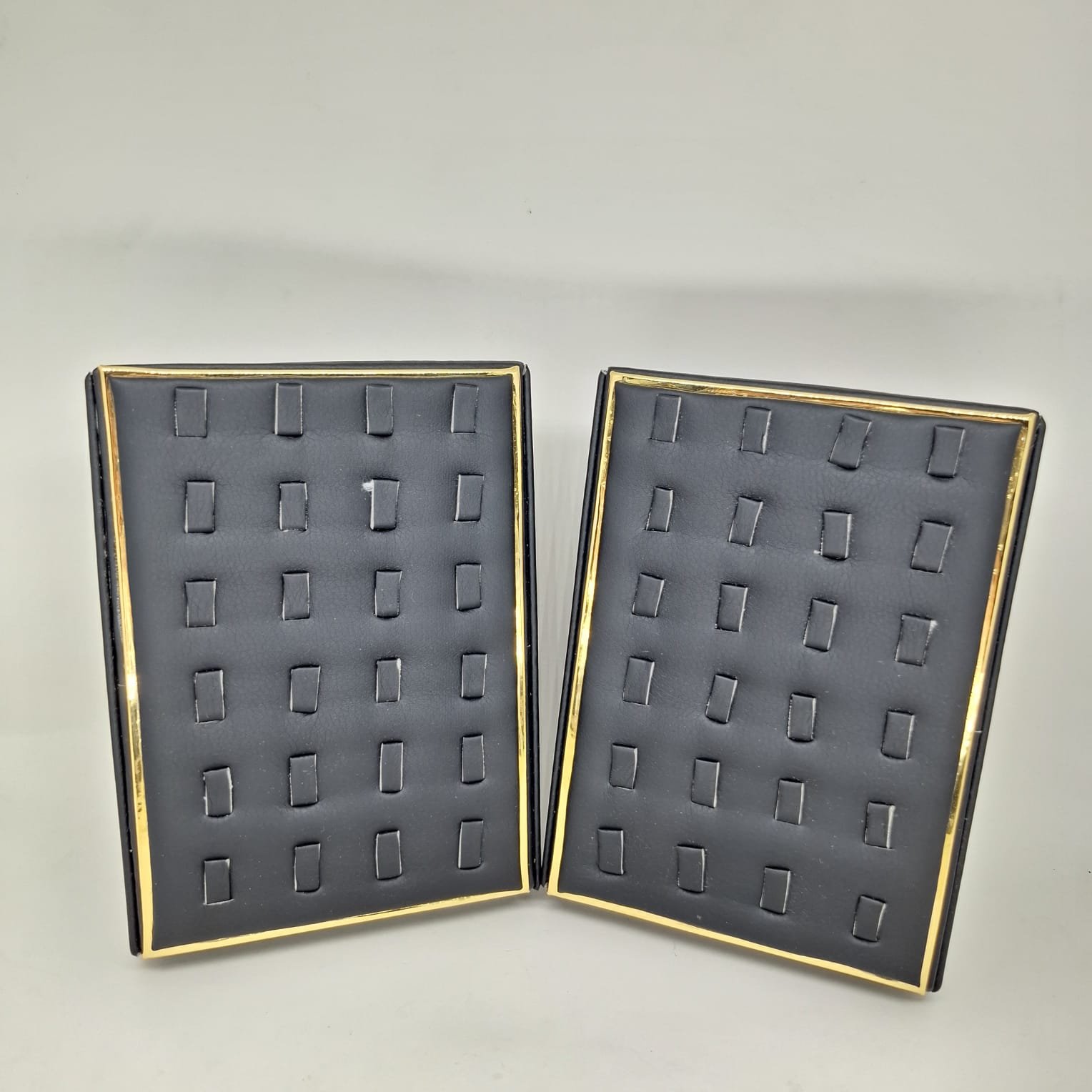 EXHIBIDOR PARA 24 ANILLOS