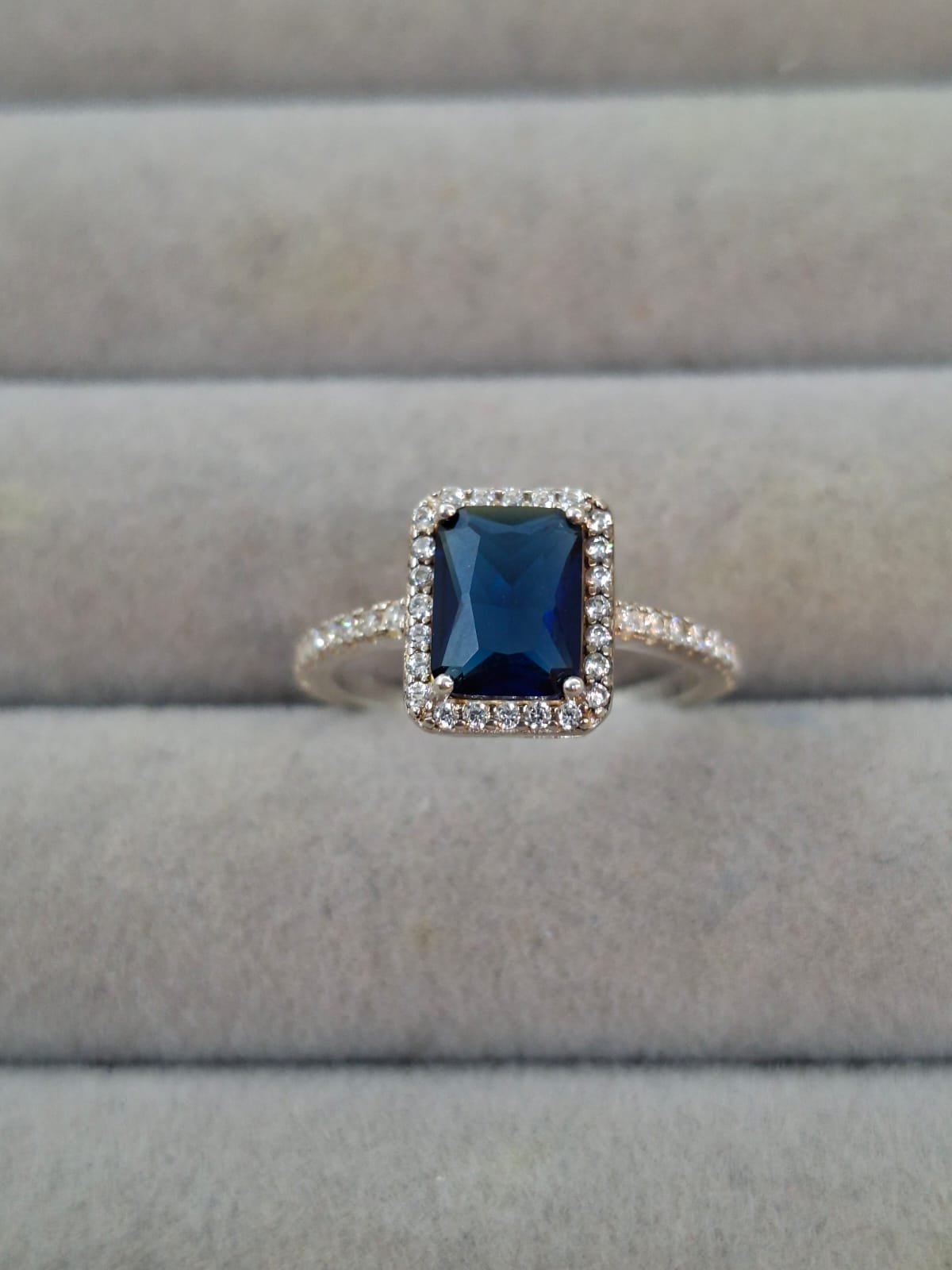 ANILLO CUADRADO 