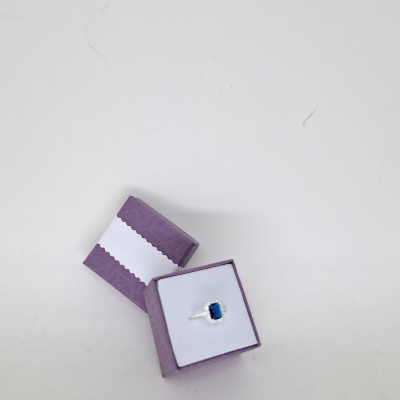 ESTUCHE ANILLO LISTON BLANCO