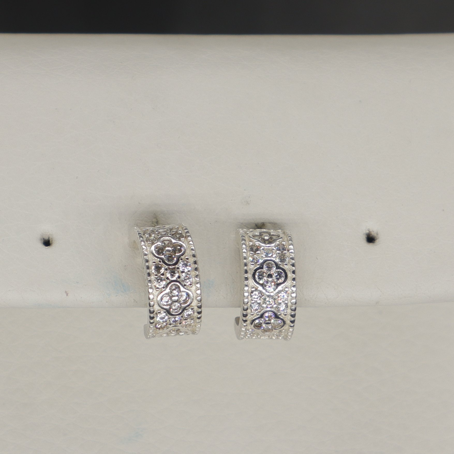 ARETE ARRACADA ESTILO TRÉBOL