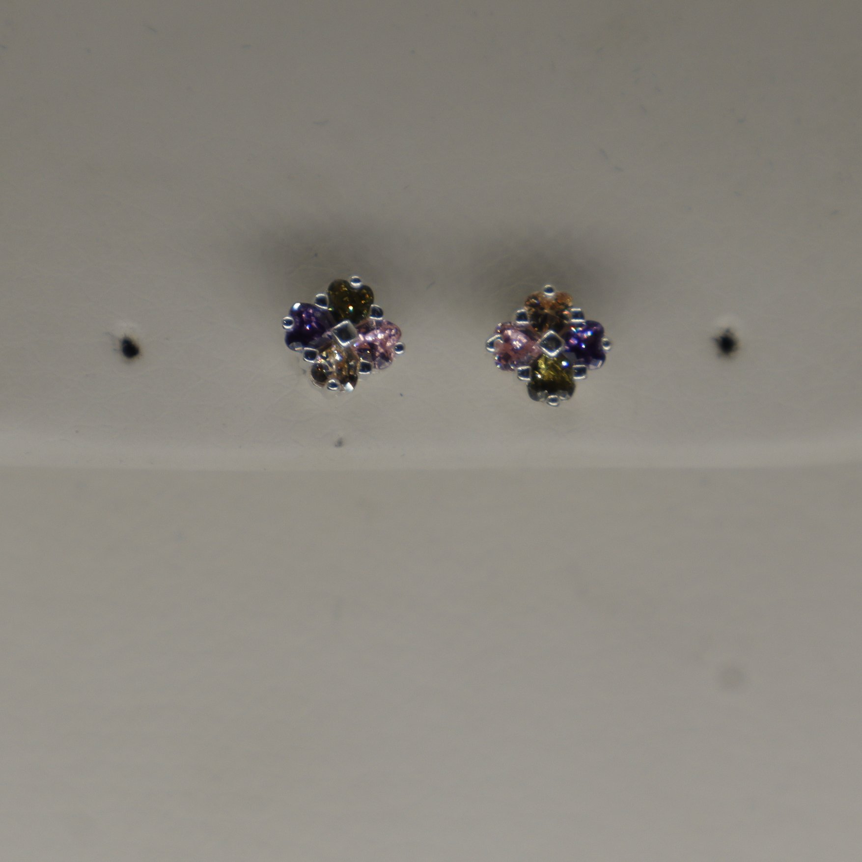 ARETE FLORECITA DE BRILLOS