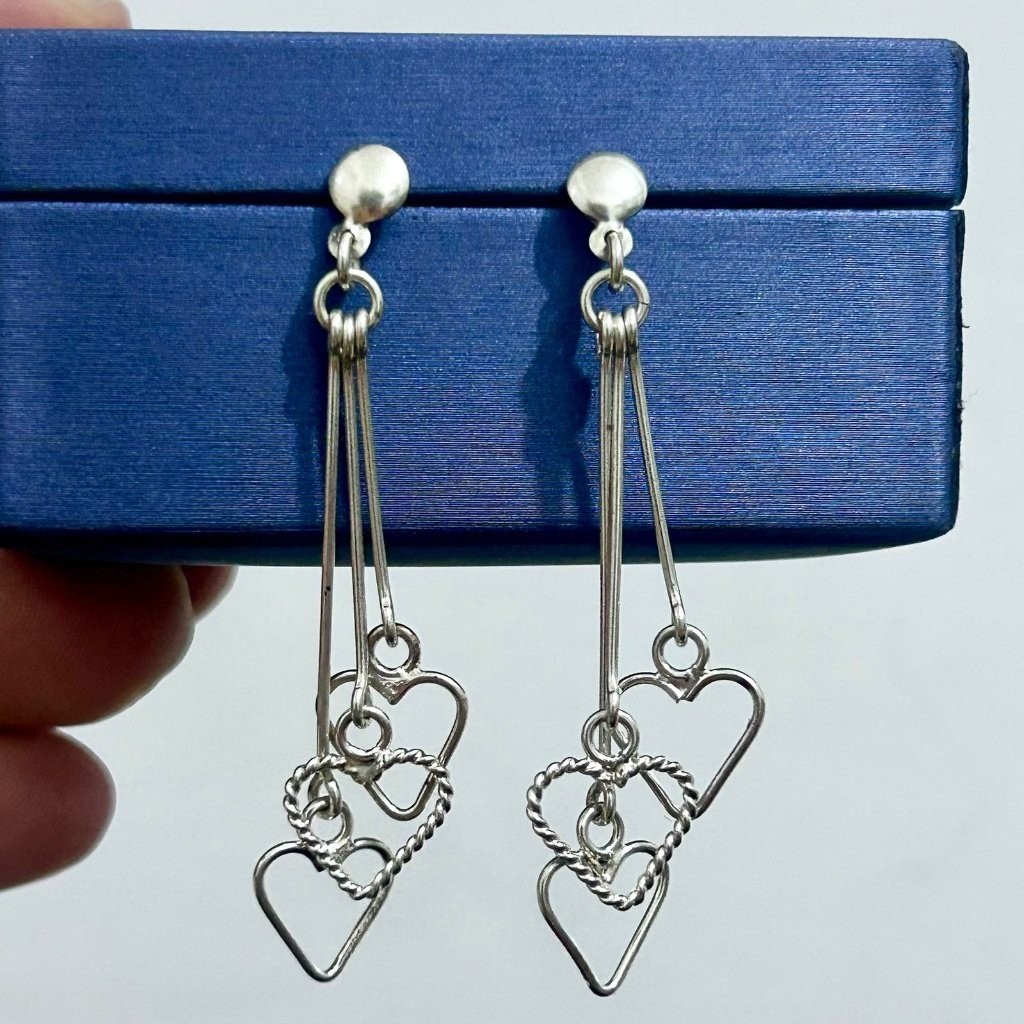 ARETE COLGANTE CORAZÓN DE BRILLOS