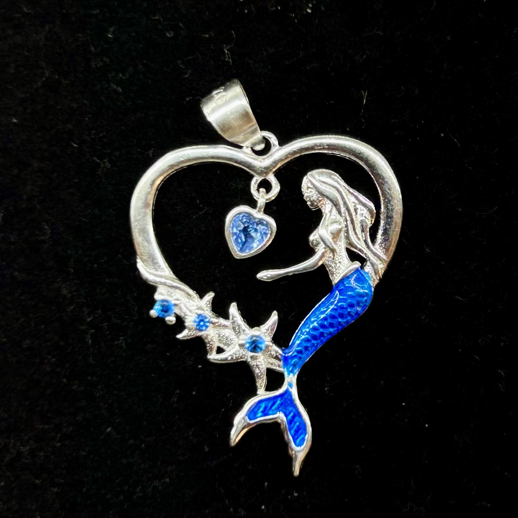 DIJE SIRENA EN CORAZÓN 