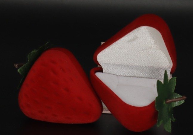 CAJA ANILLO ESTILO FRESA 