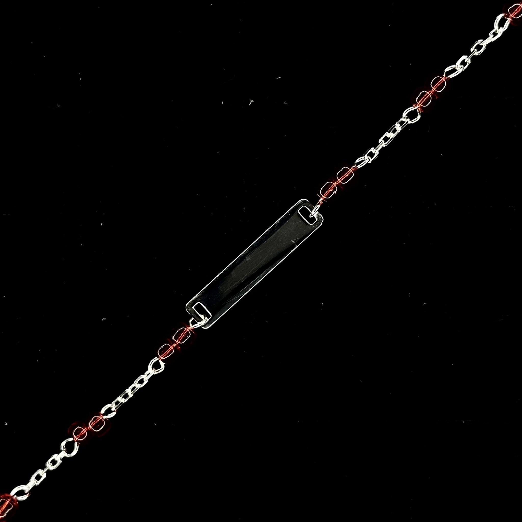 PULSERA DE PLAQUITA CON BOLITAS ROJAS 