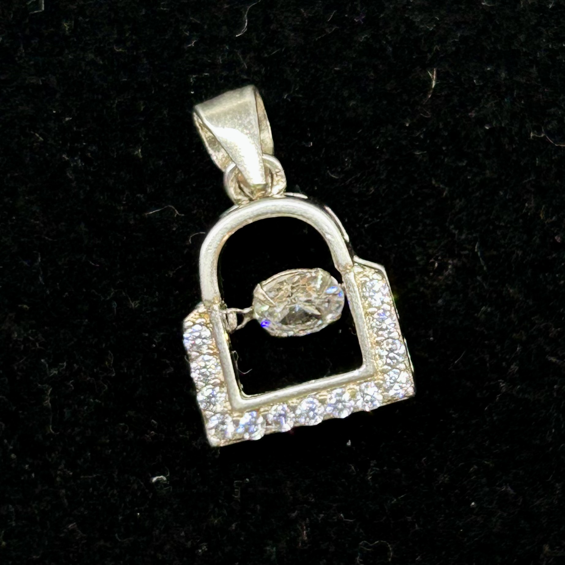 DIJE DISEÑO ELEGANTE CON PIEDRA FLOTANTE 