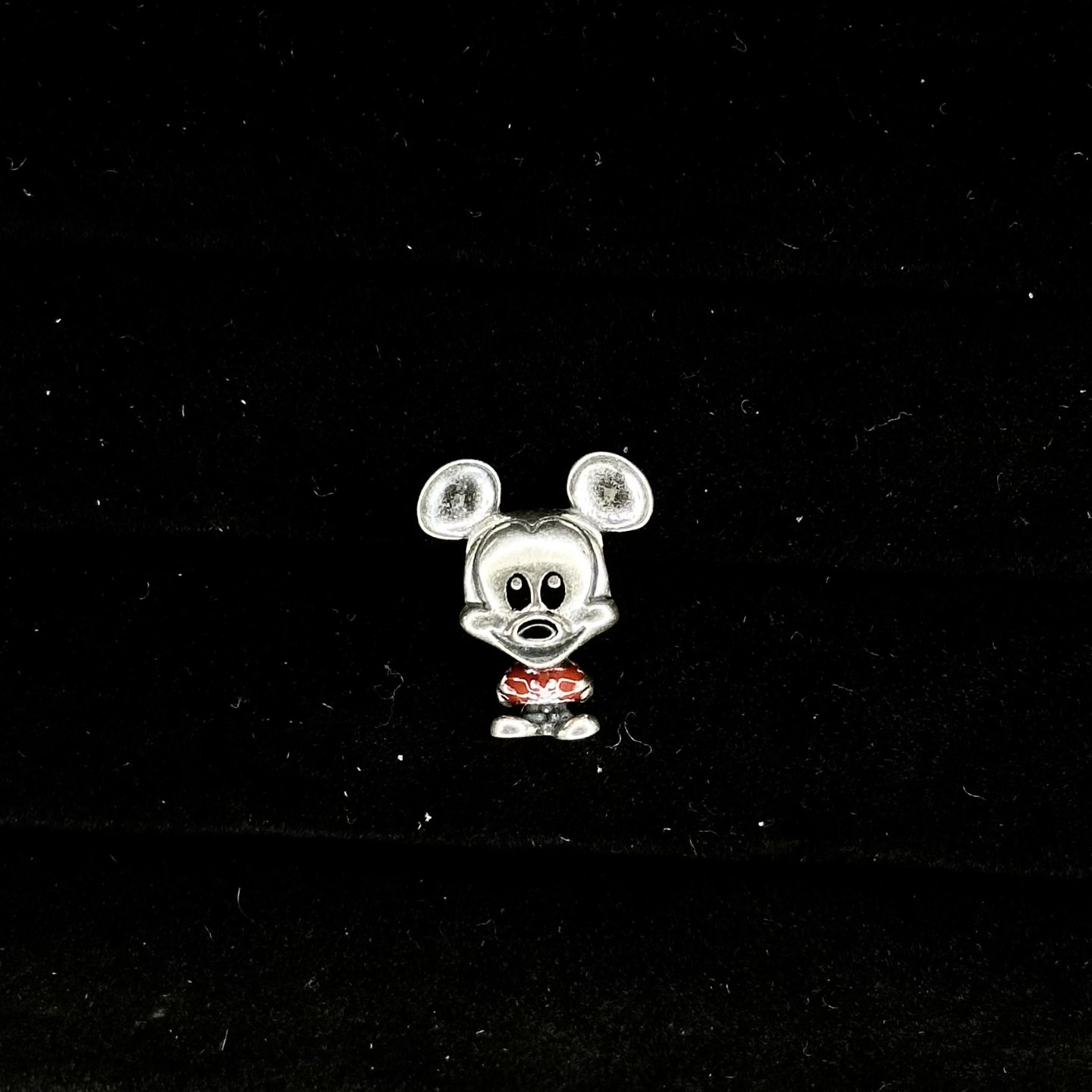 CHARM ESTILO MICKEY