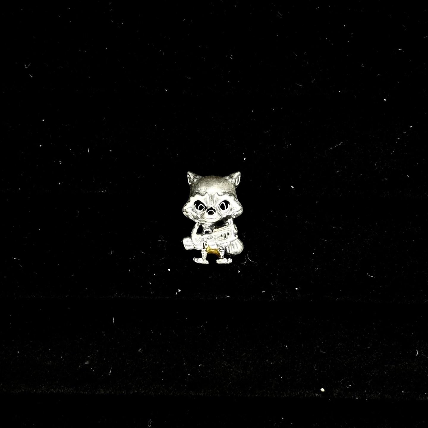 CHARM ESTILO ROCKET RACCOON 