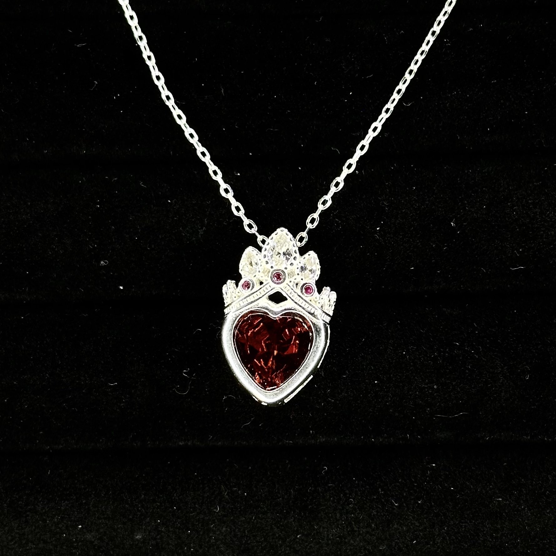 GARGANTILLA ESTILO RAPUNZEL CORAZON ROJO