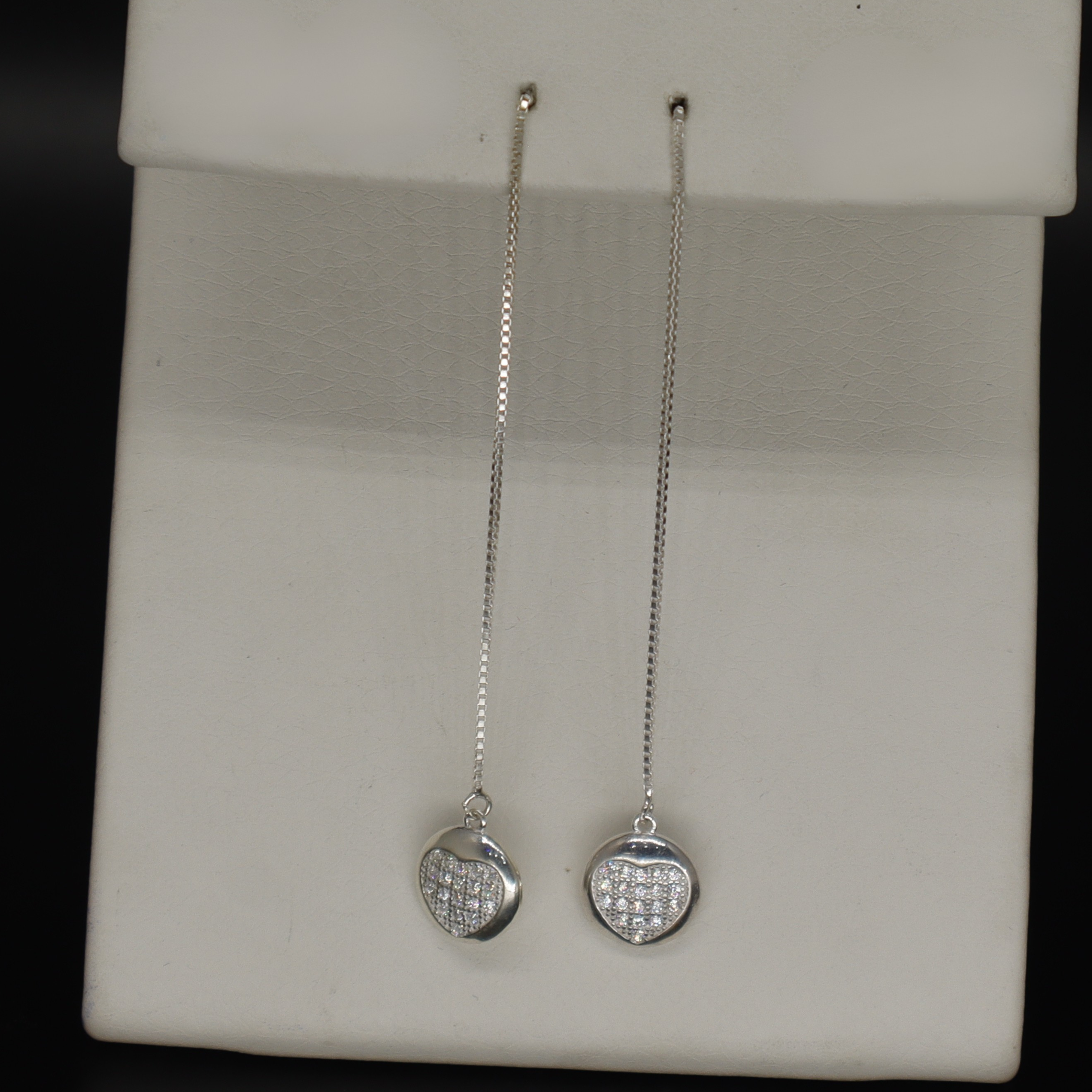 ARETES COLGANTES CON CORAZÓN