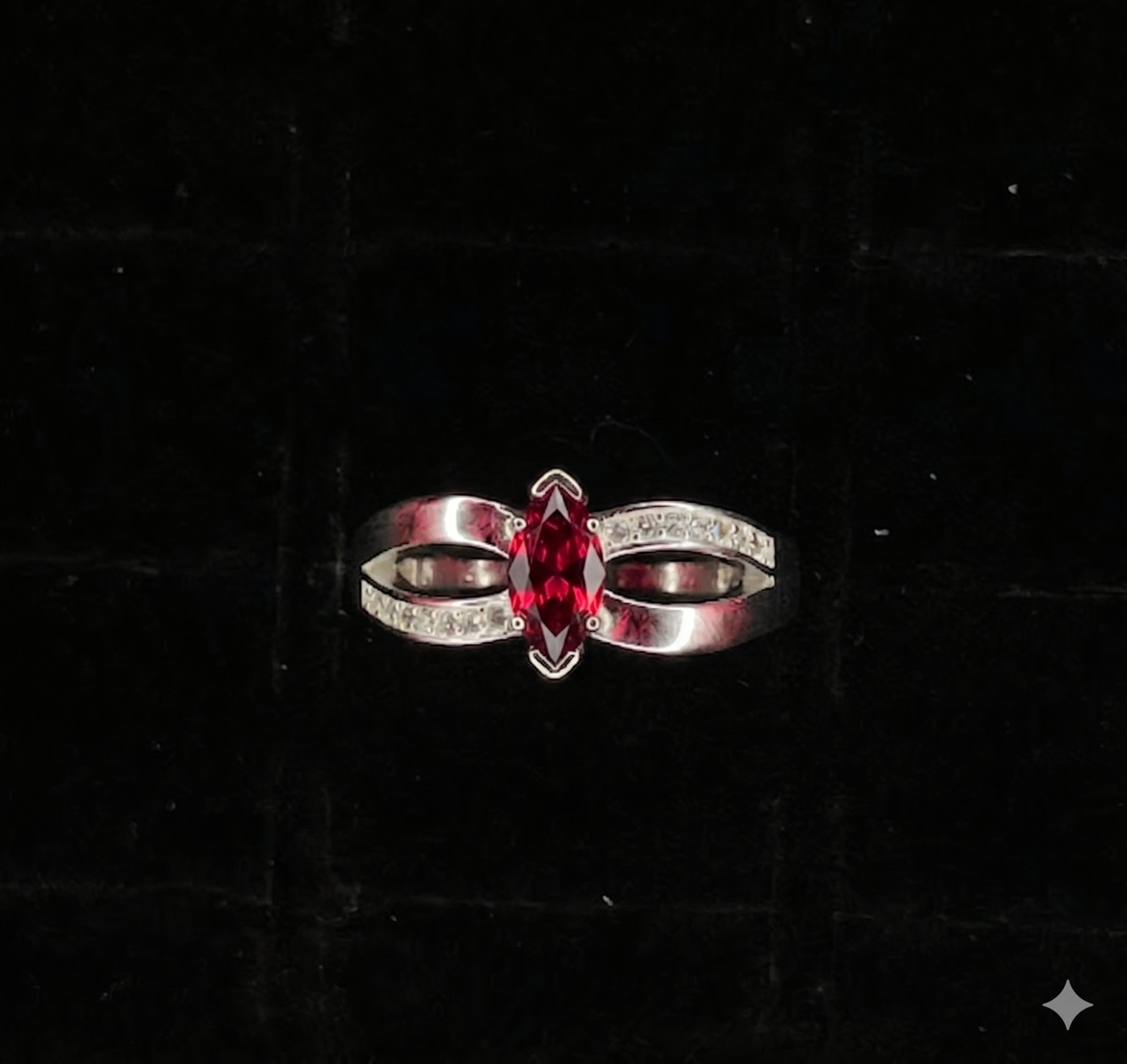 ANILLO ELEGANTE DE PERLA ROJA