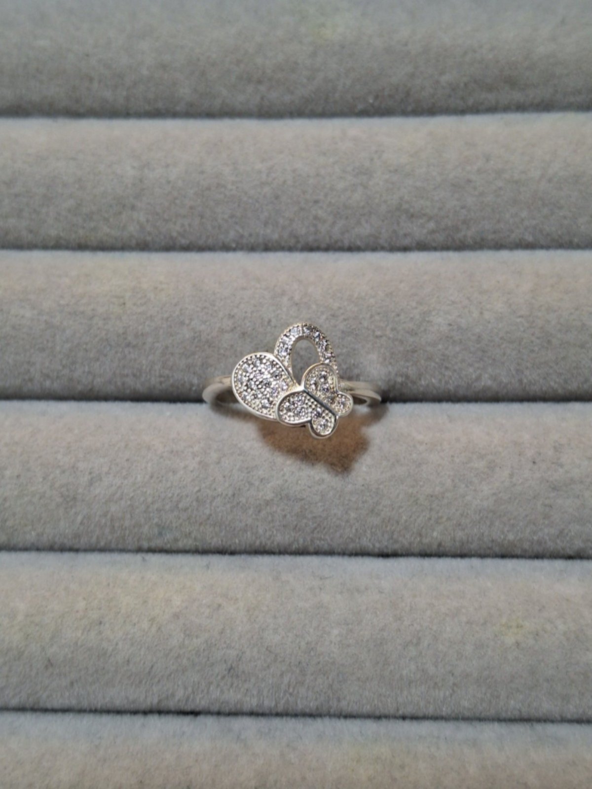 ANILLO DE CORAZON CON MARIPOSA