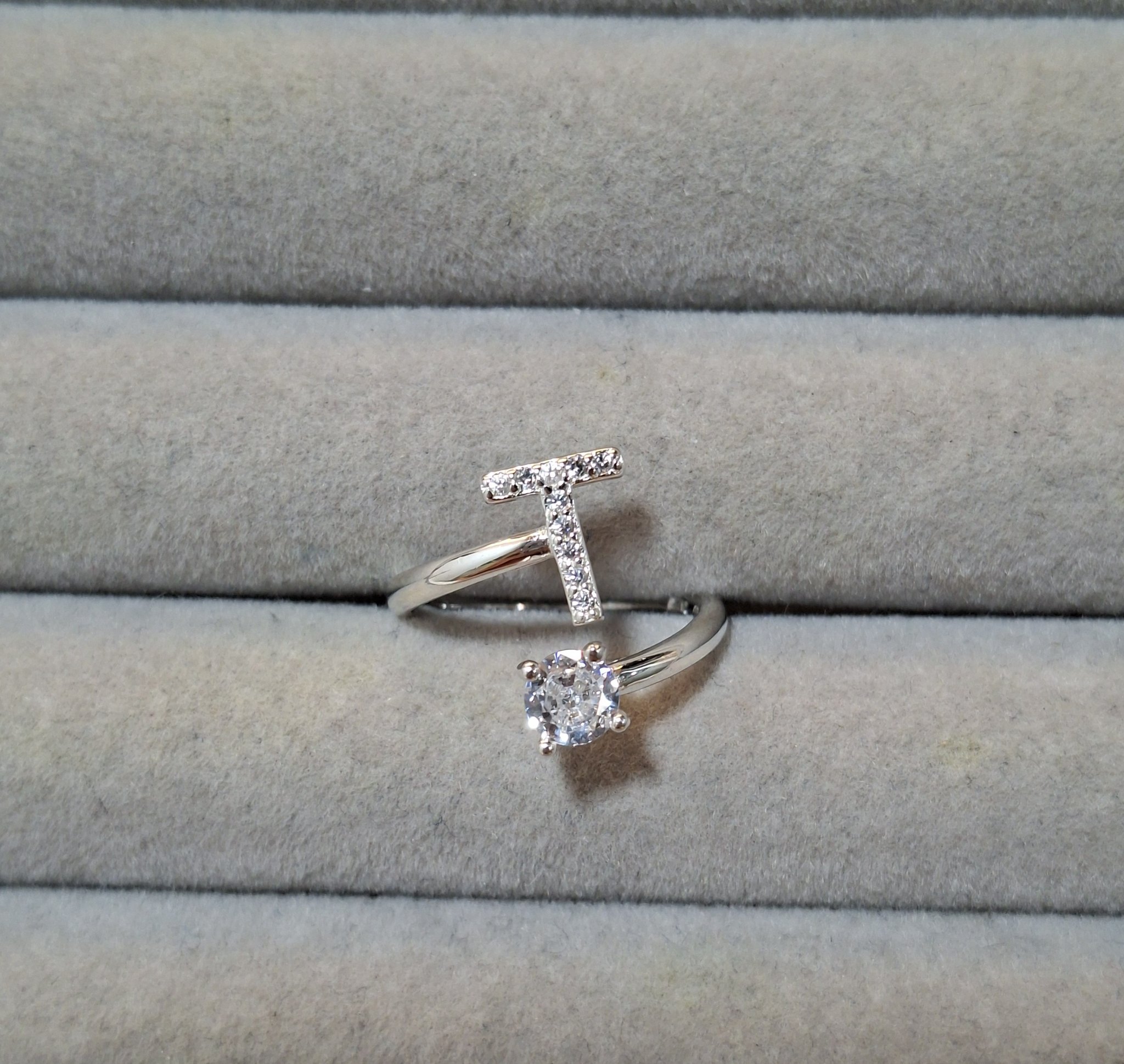 ANILLO AJUS LETRA T